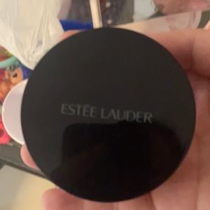Estée Lauder perfecting loose power only use once